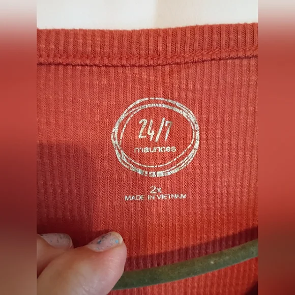 Maurices 24/7 Women's V-Neck Top in Burnt Orange/Rust Size 2x - Picture 2 of 8